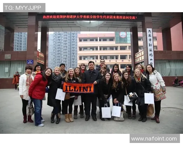 足球明星优雅转身西服造型尽显魅力与风采的时尚瞬间