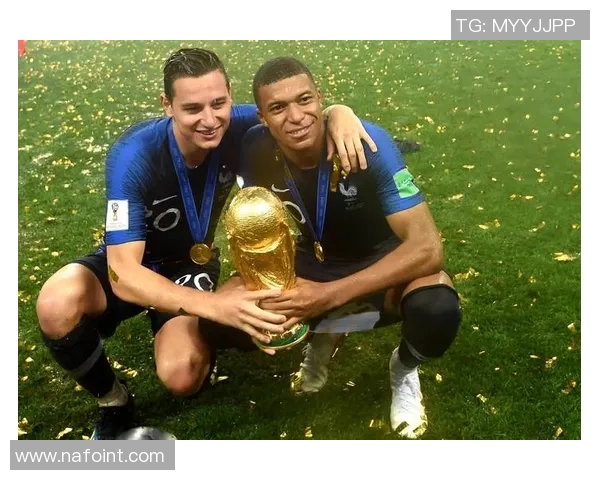 足球明星在历史战争中的角色与贡献探讨