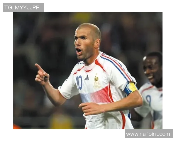 当今足坛最受瞩目的明星球员是谁他的影响力如何改变足球世界